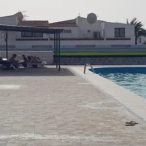 Junto A La Piscina , Arona (Tenerife) España